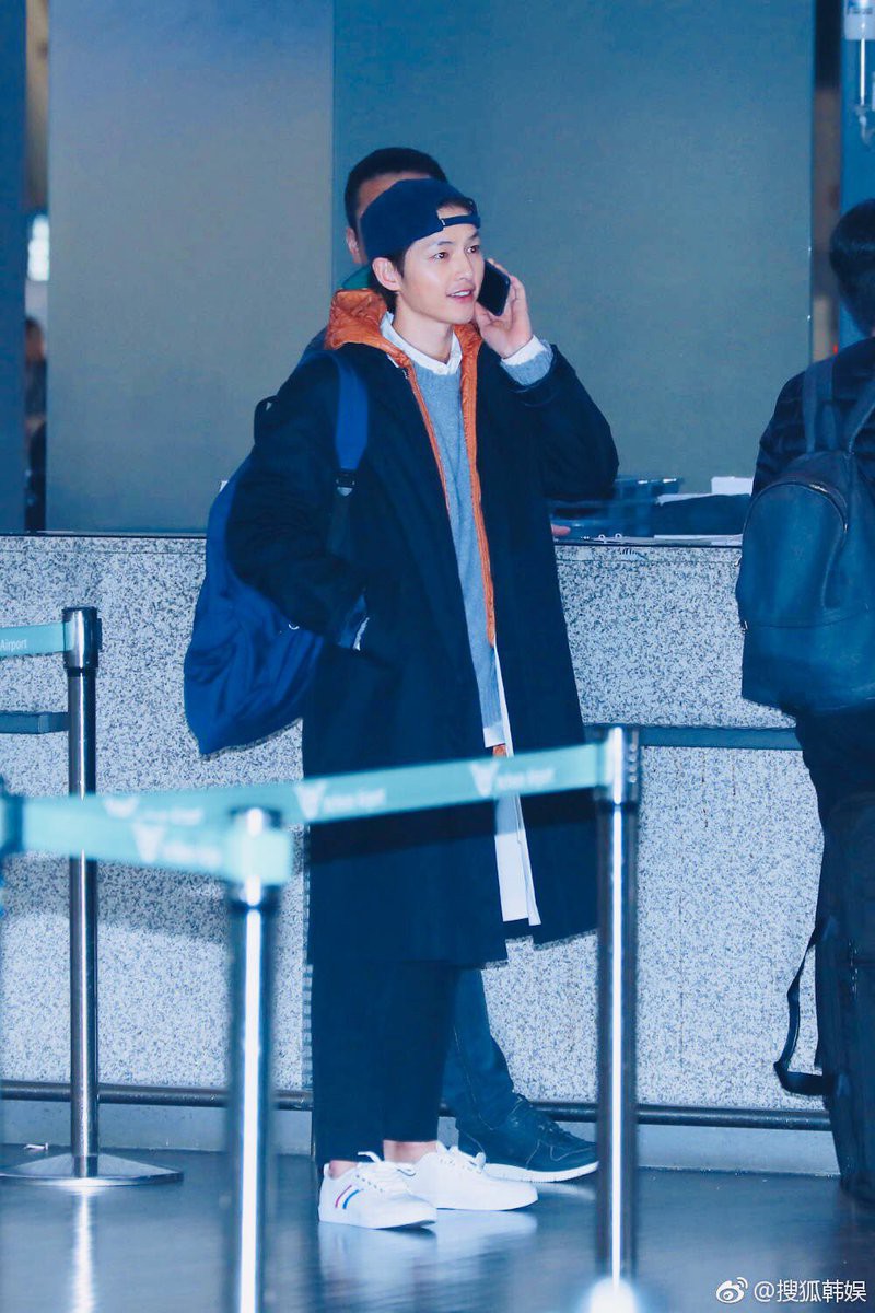 Ơn trời, cuối cùng Song Joong Ki đã chính thức lộ diện rồi! - Ảnh 2. Ơn trời, cuối cùng Song Joong Ki đã chính thức lộ diện rồi! - Ảnh 2.