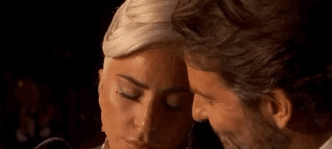 Hậu huỷ hôn lần 2, Lady Gaga song ca Shallow cùng Bradley Cooper thân mật như đôi tình nhân tại Oscar 2019 - Ảnh 1.