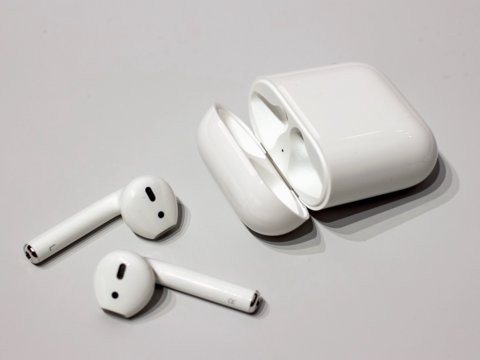 Tai nghe không dây giá chỉ 130 USD Samsung Galaxy Buds so đọ ra sao với Apple AirPods? - Ảnh 4.