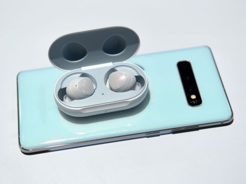 Tai nghe không dây giá chỉ 130 USD Samsung Galaxy Buds so đọ ra sao với Apple AirPods? - Ảnh 5.