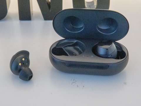 Tai nghe không dây giá chỉ 130 USD Samsung Galaxy Buds so đọ ra sao với Apple AirPods? - Ảnh 7.