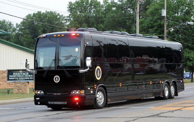 Khám phá siêu xe bus chống đạn “Ground Force One” dành cho Tổng thống Mỹ - Ảnh 6.