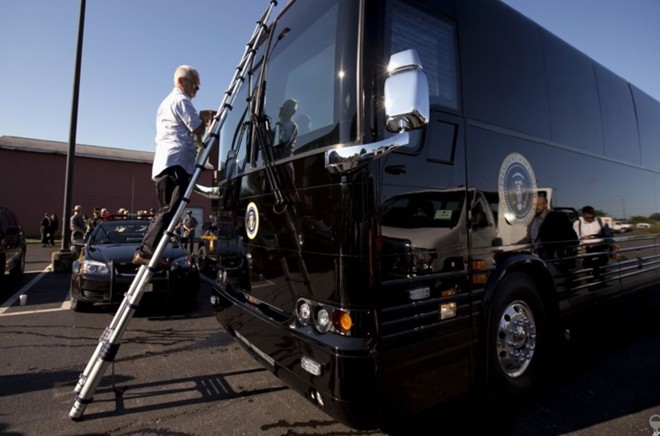 Khám phá siêu xe bus chống đạn “Ground Force One” dành cho Tổng thống Mỹ - Ảnh 7.