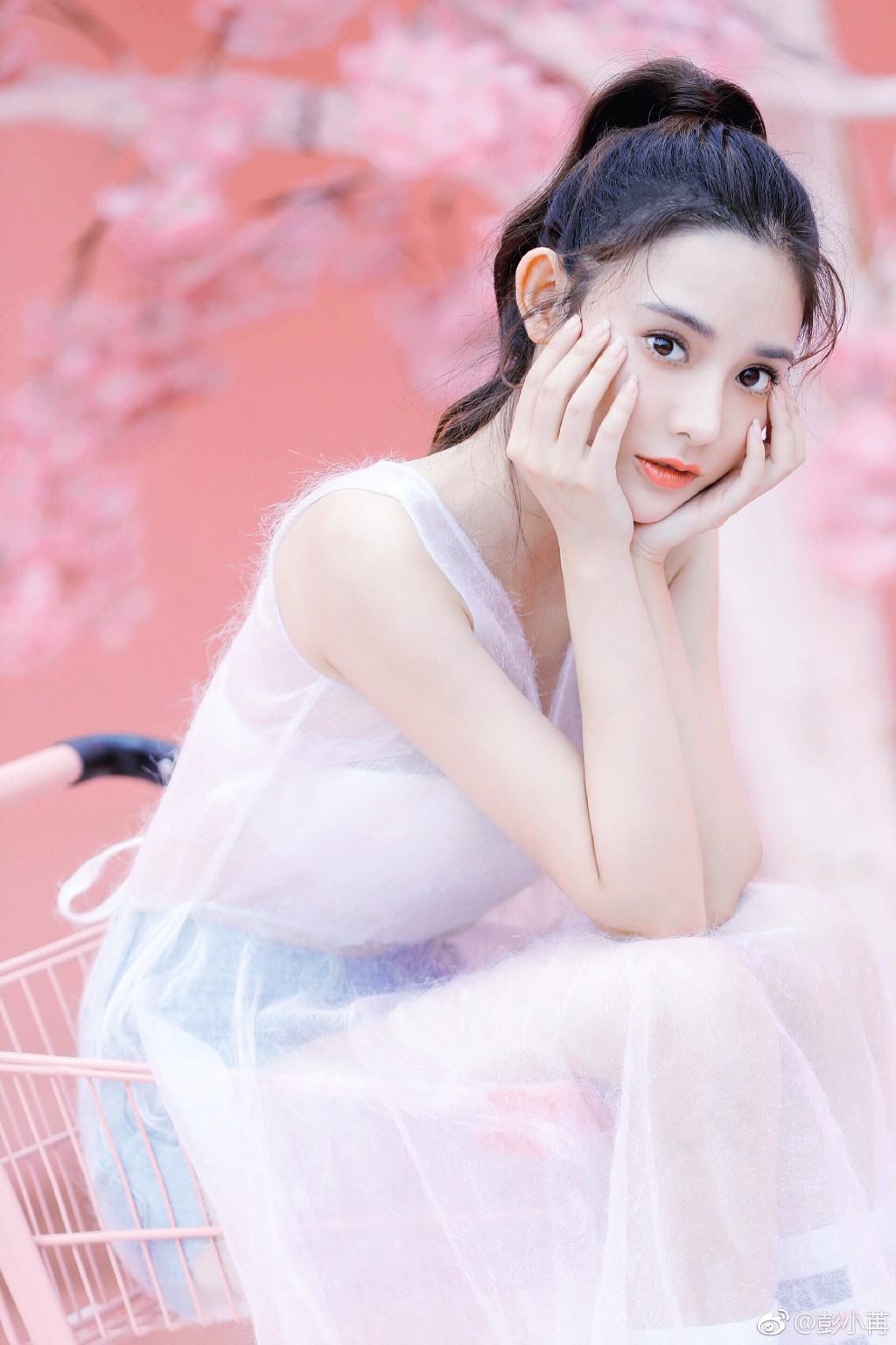 Tất tần tật về dàn sao Đông Cung: Mỹ nhân mắt ốc nhồi bị nghi dao kéo, nam chính là soái ca thủ khoa đại học - Ảnh 7. Tất tần tật về dàn sao Đông Cung: Mỹ nhân mắt ốc nhồi bị nghi dao kéo, nam chính là soái ca thủ khoa đại học - Ảnh 7.