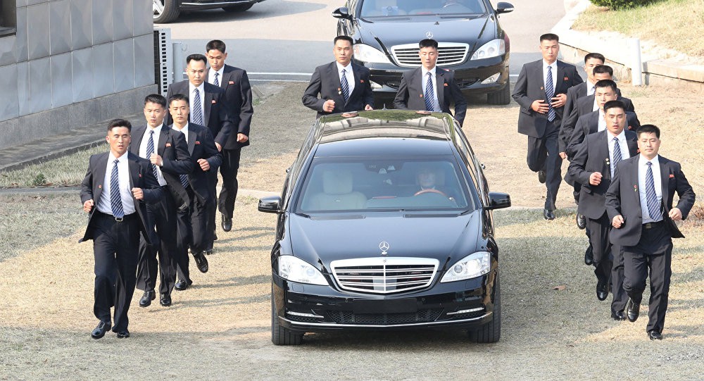 Đội vệ sĩ chạy theo xe chủ tịch Kim Jong-un: Gia thế khủng, lá chắn sống của người đứng đầu Triều Tiên - Ảnh 4. Đội vệ sĩ chạy theo xe chủ tịch Kim Jong-un: Gia thế khủng, lá chắn sống của người đứng đầu Triều Tiên - Ảnh 4.