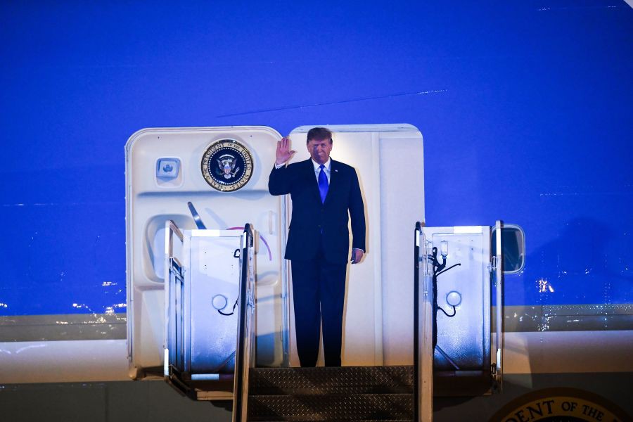 Vừa đến Hà Nội, ông Trump đã nhanh chóng đăng Twitter cảm ơn Việt Nam - Ảnh 2. Vừa đến Hà Nội, ông Trump đã nhanh chóng đăng Twitter cảm ơn Việt Nam - Ảnh 2.