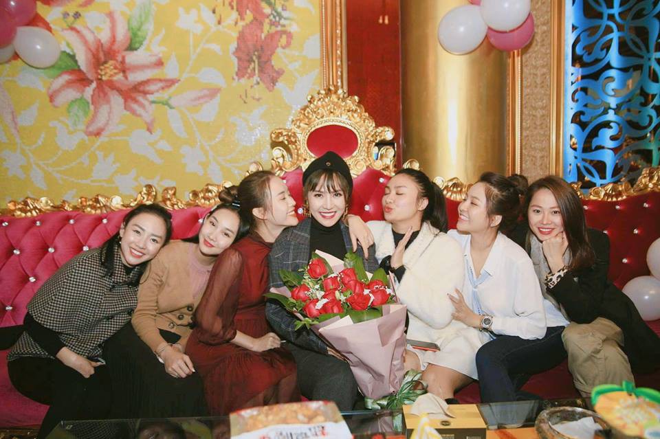 Lộ diện trong sinh nhật Quế Vân sau phát ngôn sốc, Nam Em lại gây chú ý vì béo lên trông thấy! - Ảnh 3. Lộ diện trong sinh nhật Quế Vân sau phát ngôn sốc, Nam Em lại gây chú ý vì béo lên trông thấy! - Ảnh 3.