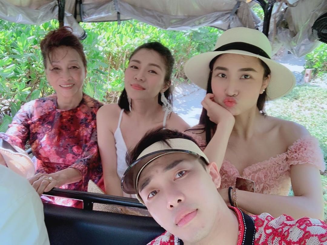 Mẹ của Hoàng Ku chính là đại diện cho kiểu phụ huynh mê sống ảo khi du lịch nhưng hơi vất vả vì thiếu kỹ năng - Ảnh 5. Mẹ của Hoàng Ku chính là đại diện cho kiểu phụ huynh mê sống ảo khi du lịch nhưng hơi vất vả vì thiếu kỹ năng - Ảnh 5.