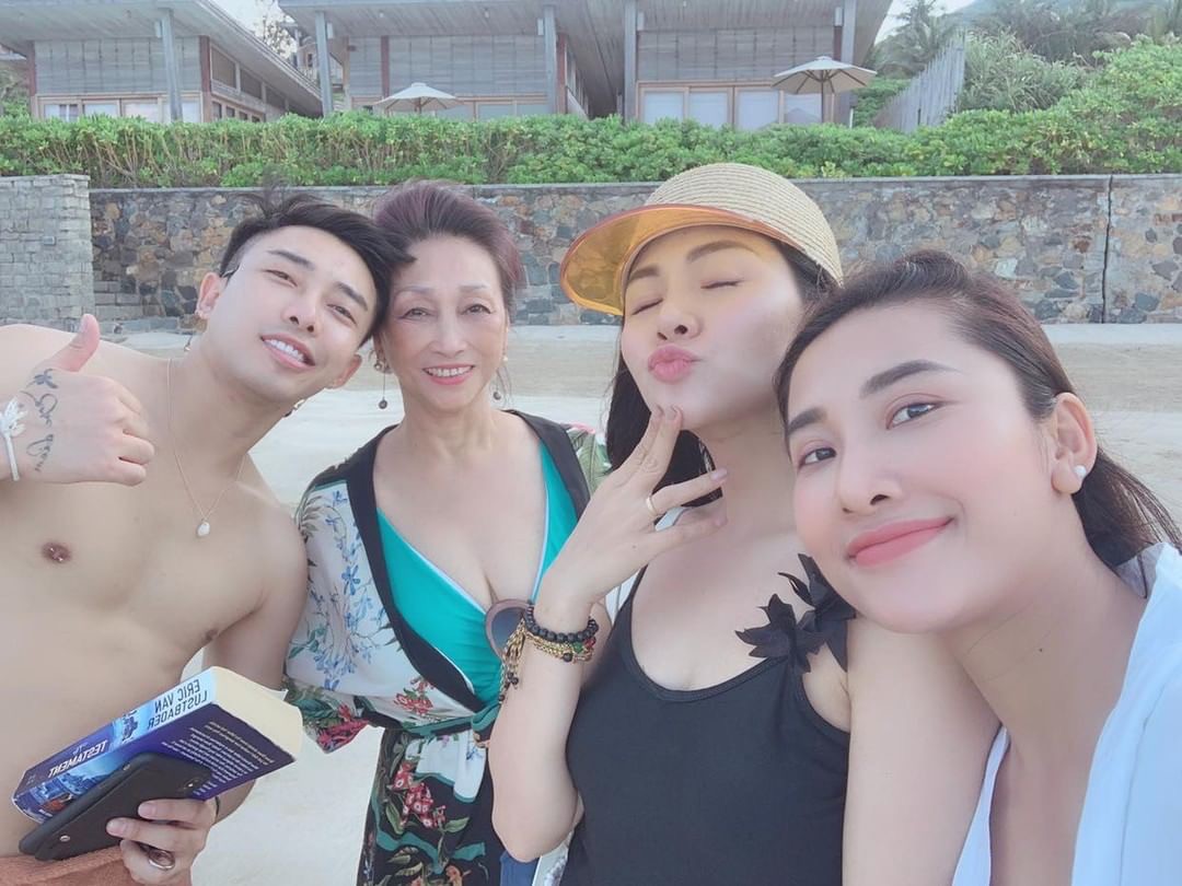 Mẹ của Hoàng Ku chính là đại diện cho kiểu phụ huynh mê sống ảo khi du lịch nhưng hơi vất vả vì thiếu kỹ năng - Ảnh 7. Mẹ của Hoàng Ku chính là đại diện cho kiểu phụ huynh mê sống ảo khi du lịch nhưng hơi vất vả vì thiếu kỹ năng - Ảnh 7.