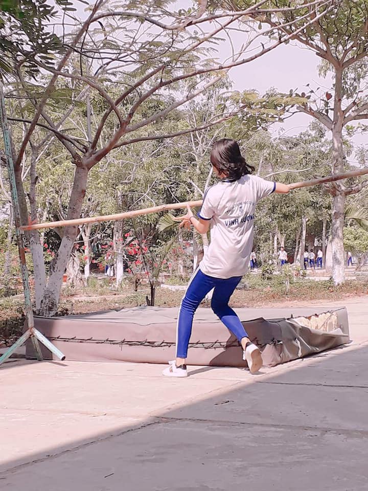 Những hình ảnh cười ra nước mắt của các con dân sợ Thể dục: Cả thanh xuân chỉ dùng để... nhảy xà - Ảnh 3. Những hình ảnh cười ra nước mắt của các con dân sợ Thể dục: Cả thanh xuân chỉ dùng để... nhảy xà - Ảnh 3.