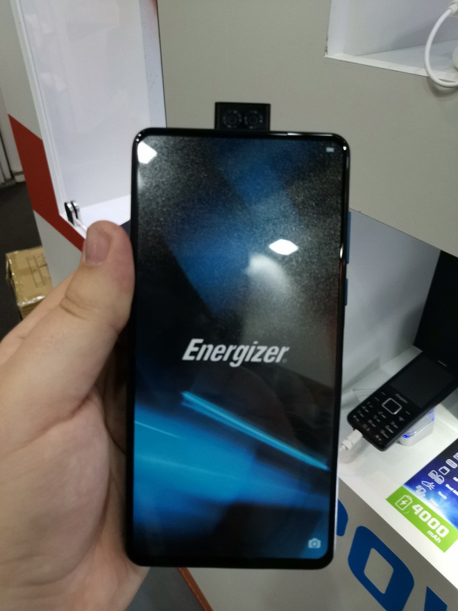 Trên tay Energizer Power Max P18K Pop: Pin 18000mAh, dày 18mm - Ảnh 4.