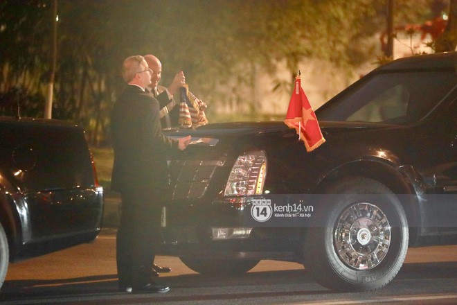 Siêu xe “quái thú” chở Tổng thống Mỹ Donald Trump đã về đến khách sạn Marriott - Ảnh 3.