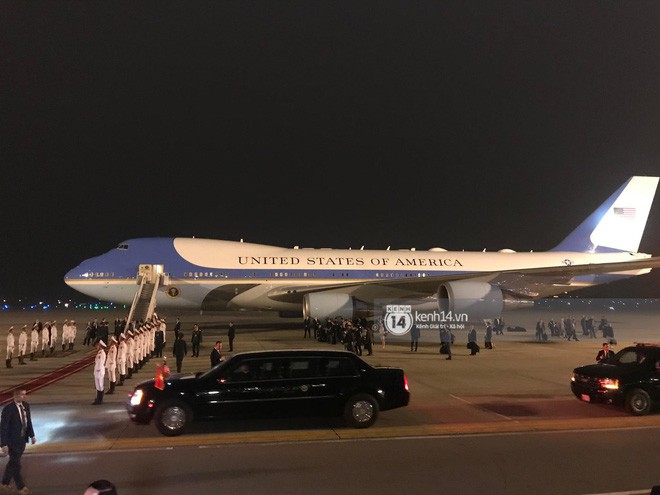 Siêu xe “quái thú” chở Tổng thống Mỹ Donald Trump đã về đến khách sạn Marriott - Ảnh 27.