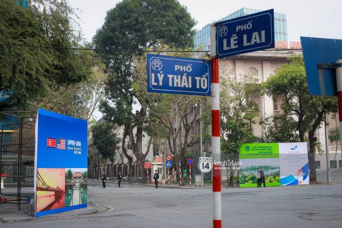 Nhiều tuyến phố Hà Nội vắng lặng, yên bình trước giờ diễn ra cuộc gặp thượng đỉnh giữa Tổng thống Donald Trump và Chủ tịch Kim Jong Un - Ảnh 6. Nhiều tuyến phố Hà Nội vắng lặng, yên bình trước giờ diễn ra cuộc gặp thượng đỉnh giữa Tổng thống Donald Trump và Chủ tịch Kim Jong Un - Ảnh 6.
