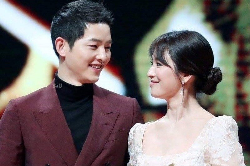 Truyền thông Trung đưa tin Song - Song ly hôn vì Song Joong Ki ngoại tình với chính bạn thân Song Hye Kyo - Ảnh 3. Truyền thông Trung đưa tin Song - Song ly hôn vì Song Joong Ki ngoại tình với chính bạn thân Song Hye Kyo - Ảnh 3.