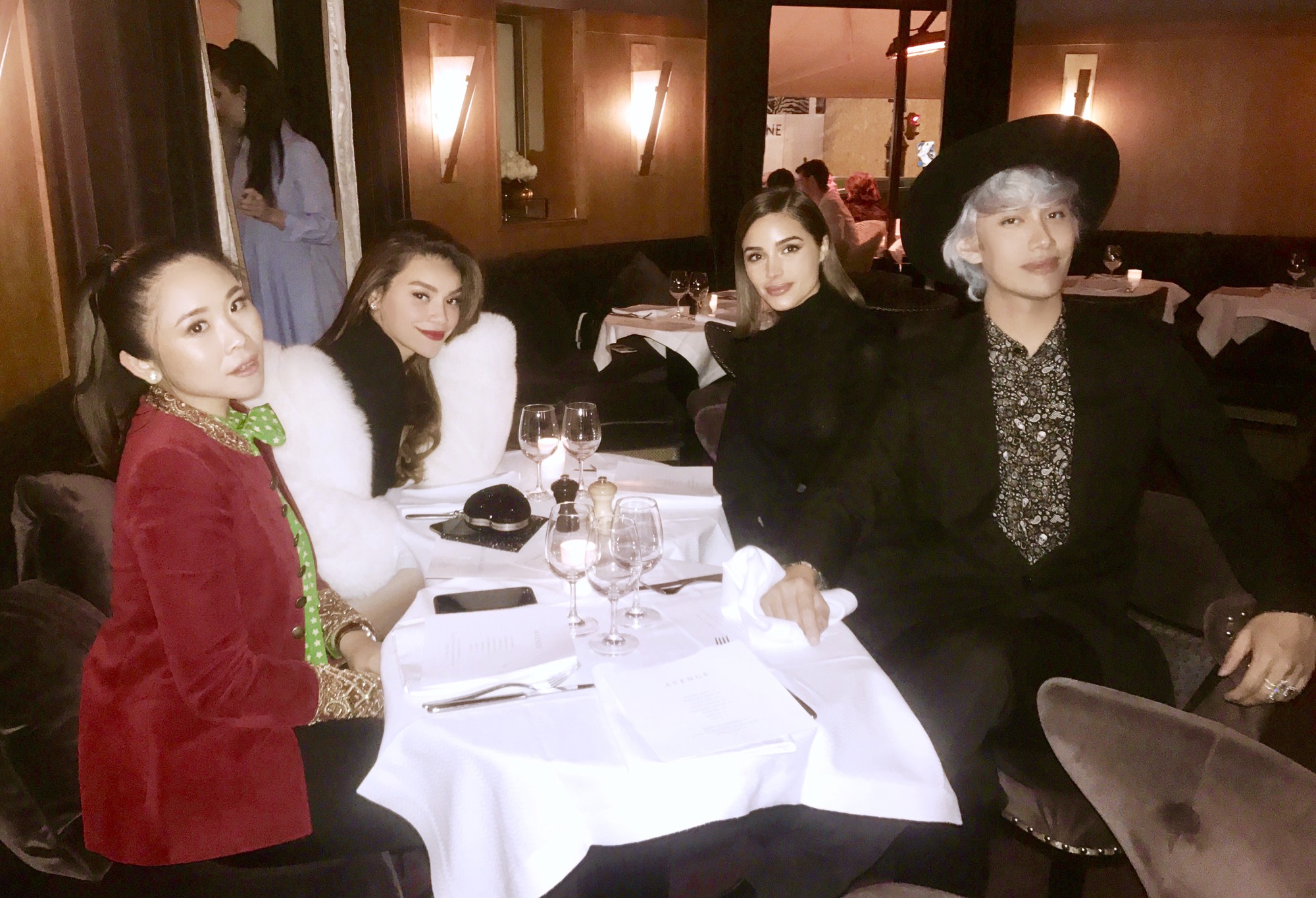 Hà Hồ diện áo lông 300 triệu, sánh đôi cùng Lý Quí Khánh đi dự show Saint Laurent tại Paris Fashion Week - Ảnh 5. Hà Hồ diện áo lông 300 triệu, sánh đôi cùng Lý Quí Khánh đi dự show Saint Laurent tại Paris Fashion Week - Ảnh 5.