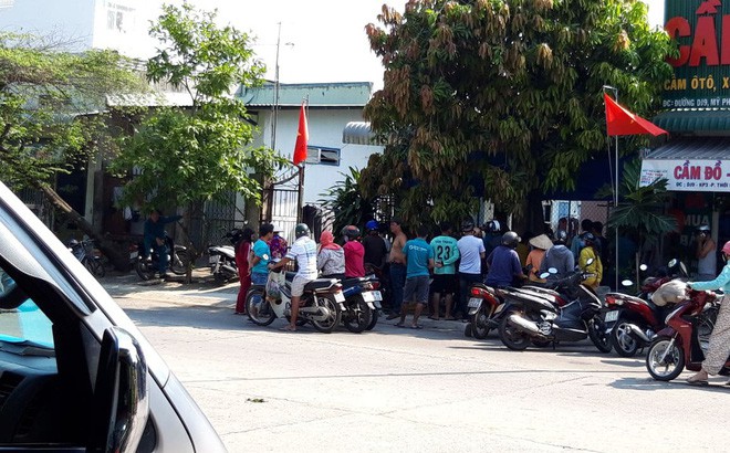 Nam thanh niên chết trong tư thế treo cổ trong căn phòng trọ khóa trái - Ảnh 1.