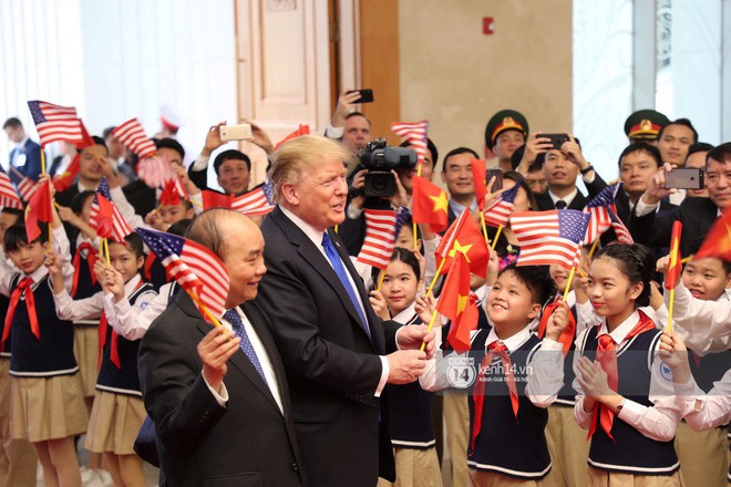 Tổng thống Trump tiếp tục gặp gỡ Thủ tướng Nguyễn Xuân Phúc sau khi rời Phủ Chủ tịch - Ảnh 23.