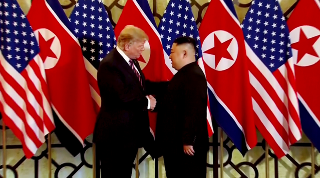 Thượng đỉnh Mỹ-Triều ngày 1: Tổng thống Trump và Chủ tịch Kim bắt tay tại Hà Nội, vui vẻ ăn tối xã giao sau khi họp nhanh - Ảnh 25.