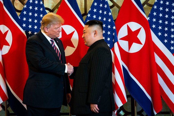 Thượng đỉnh Mỹ-Triều ngày 1: Tổng thống Trump và Chủ tịch Kim bắt tay tại Hà Nội, vui vẻ ăn tối xã giao sau khi họp nhanh - Ảnh 26.