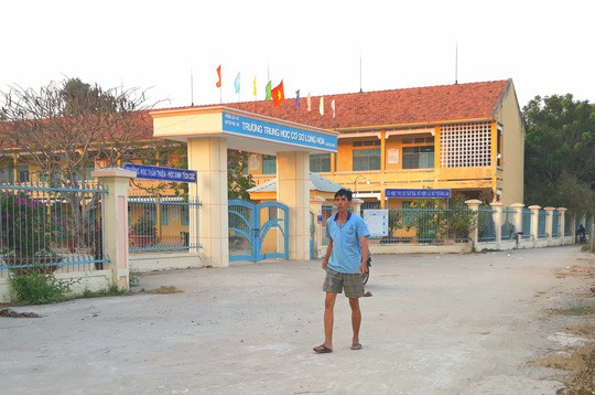  Th&ocirc;ng tin bất ngờ vụ thầy gi&aacute;o bị tố đ&aacute;nh học sinh vẹo cột sống  - Ảnh 1.