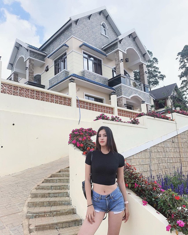 Tiểu Vy dạo này tròn trịa hơn thì phải, nhưng sao vẫn xinh hết phần thiên hạ và body sexy gấp bội thế này! - Ảnh 4.