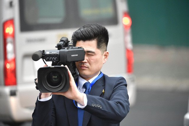 Phóng viên Triều Tiên ăn mặc chỉn chu tác nghiệp tại Hội nghị thượng đỉnh Mỹ - Triều - Ảnh 4.