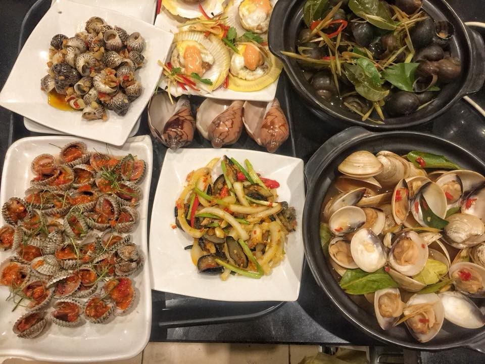 Hà Nội năm nay có quá nhiều hàng quán mở cửa xuyên Tết: Thèm ăn gì cũng có - Ảnh 9.