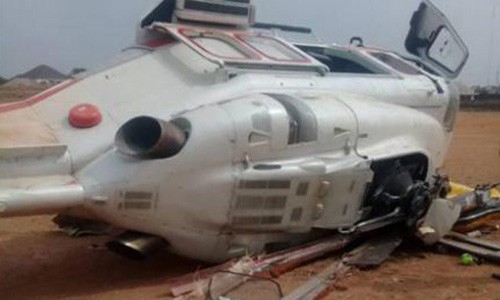 Máy bay bất ngờ lao xuống đất, Phó tổng thống Nigeria thoát chết - Ảnh 2.