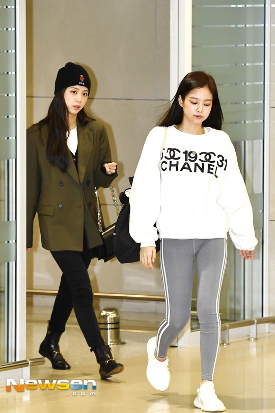 Báo khen Jennie đe dọa ngôi vị nữ hoàng legging của Naeun, netizen Hàn lại phản đối vì nhược điểm này - Ảnh 3.