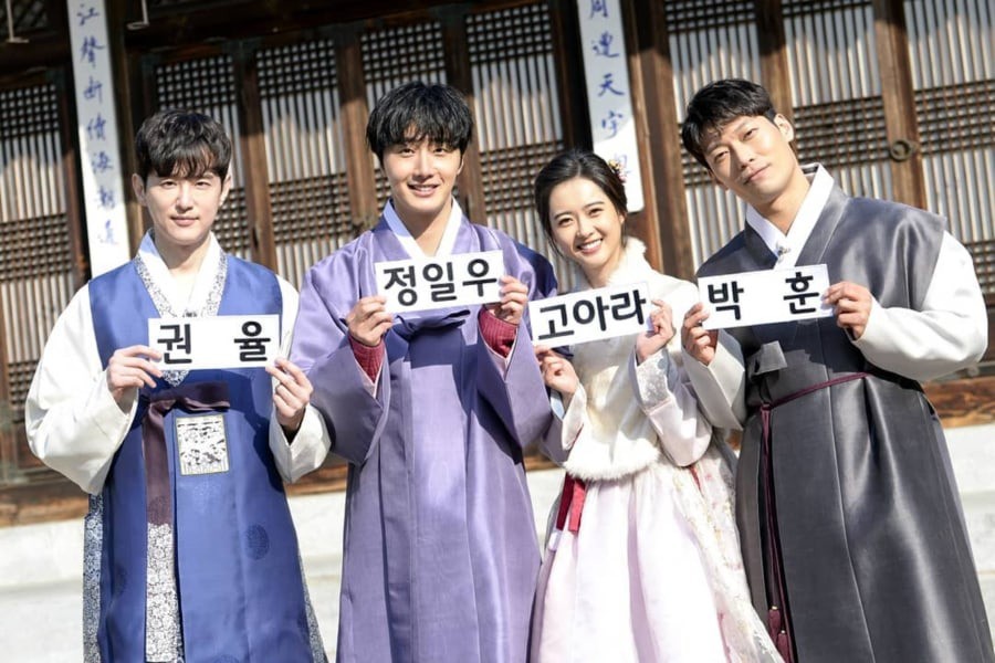 Đi tìm nữ Idol diện hanbok đẹp nhất trên show thực tế nhân dịp đầu năm mới - Ảnh 4. Đi tìm nữ Idol diện hanbok đẹp nhất trên show thực tế nhân dịp đầu năm mới - Ảnh 4.