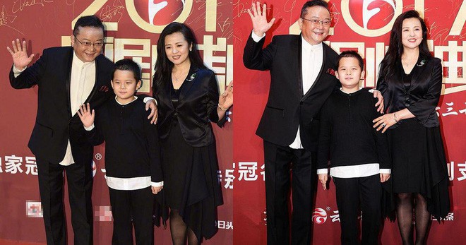 “Hòa Thân” Vương Cương gây bất ngờ khi tiết lộ lý do chinh phục được bà xã kém 20 tuổi nhờ... yêu qua mạng - Ảnh 5.
