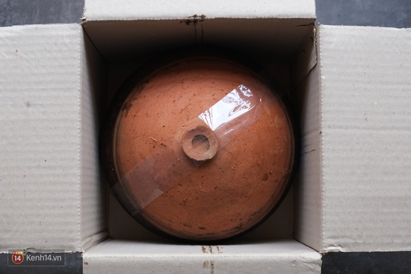 Đập hộp niêu cá kho có giá 1,2 triệu đồng và đây là những lý do khiến món cá kho này đắt đỏ như vậy - Ảnh 1. Đập hộp niêu cá kho có giá 1,2 triệu đồng và đây là những lý do khiến món cá kho này đắt đỏ như vậy - Ảnh 1.