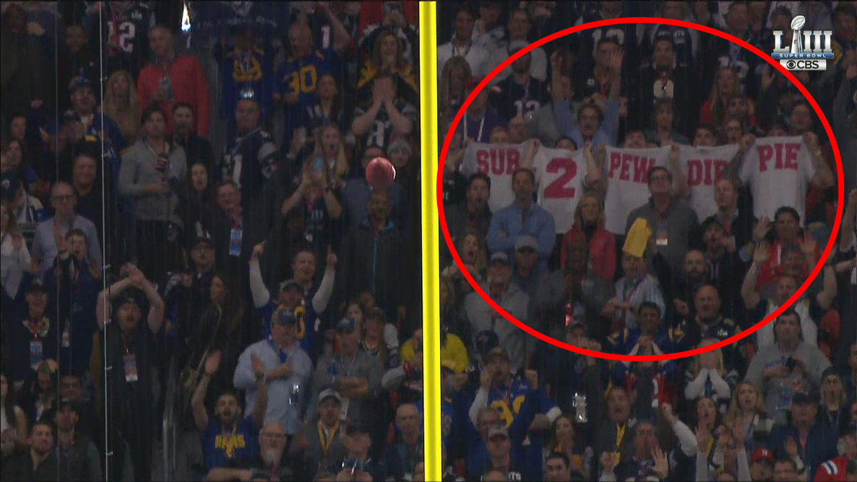Sau màn cởi áo của Adam Levine, trò câu fame lầy lội tại Super Bowl này cũng đang khiến cả Internet phải trầm trồ - Ảnh 1. Sau màn cởi áo của Adam Levine, trò câu fame lầy lội tại Super Bowl này cũng đang khiến cả Internet phải trầm trồ - Ảnh 1.