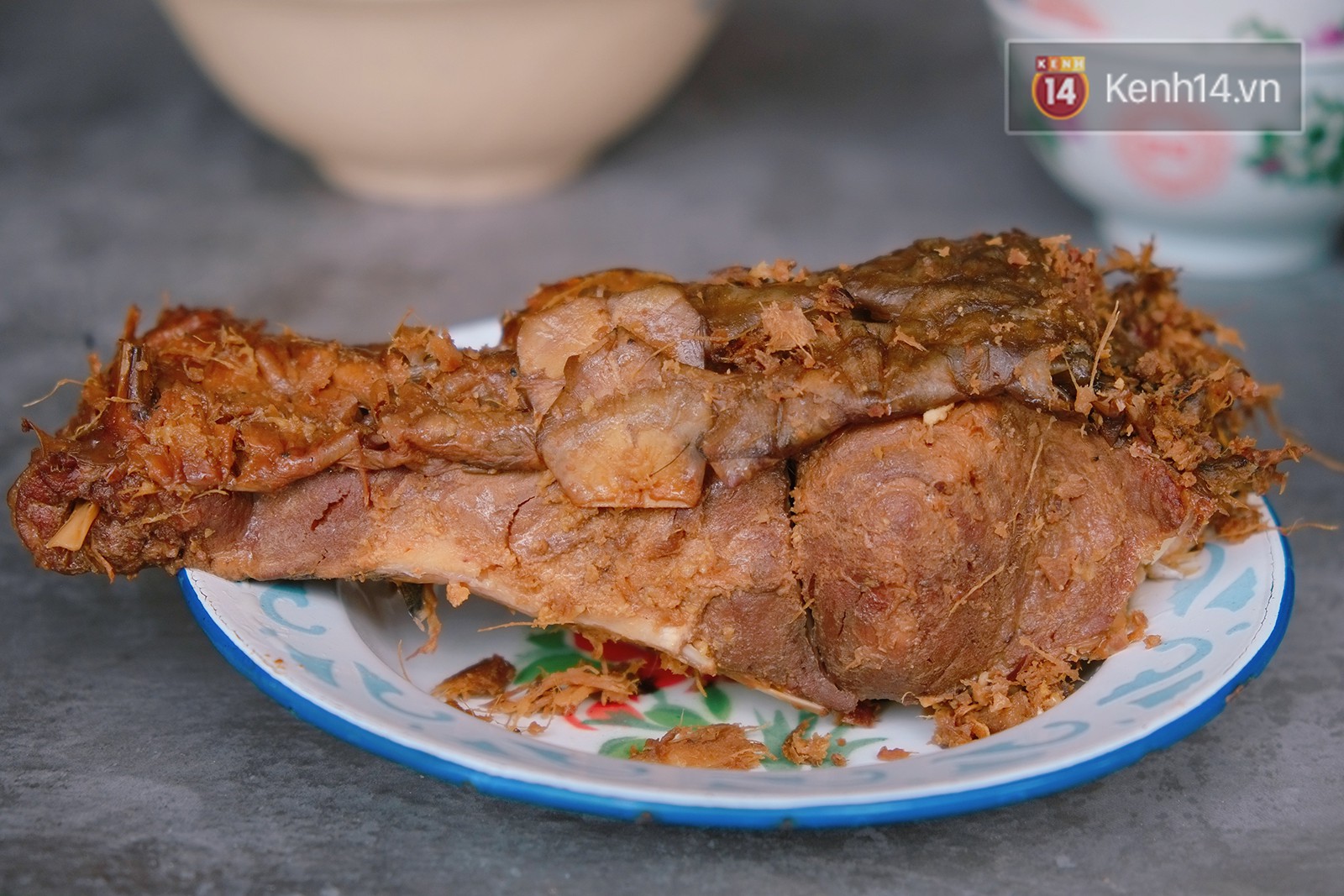 Đập hộp niêu cá kho có giá 1,2 triệu đồng và đây là những lý do khiến món cá kho này đắt đỏ như vậy - Ảnh 7. Đập hộp niêu cá kho có giá 1,2 triệu đồng và đây là những lý do khiến món cá kho này đắt đỏ như vậy - Ảnh 7.