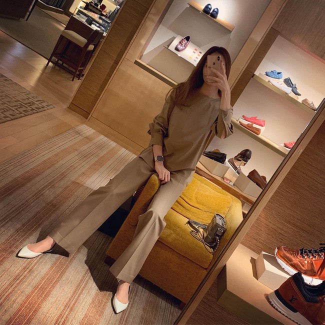Street style cận Tết của sao Việt: Hà Hồ diện toàn màu chóe, Đàm Thu Trang cực giản dị trong bộ đồ sắc nâu - Ảnh 2.