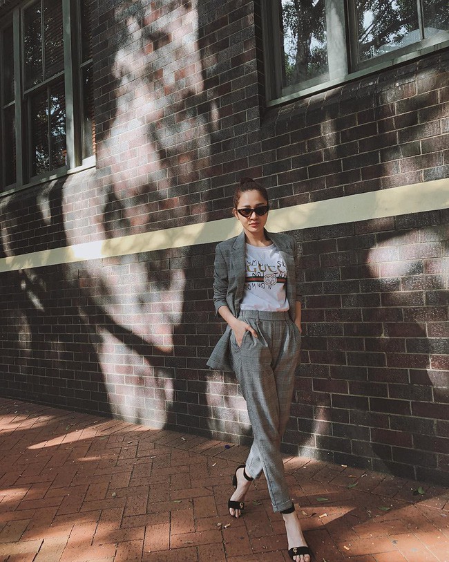 Street style cận Tết của sao Việt: Hà Hồ diện toàn màu chóe, Đàm Thu Trang cực giản dị trong bộ đồ sắc nâu - Ảnh 14.