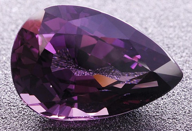 Những loại đá quý đắt nhất thế giới: Kim cương thông thường vẫn chưa thấm vào đâu - Ảnh 3.