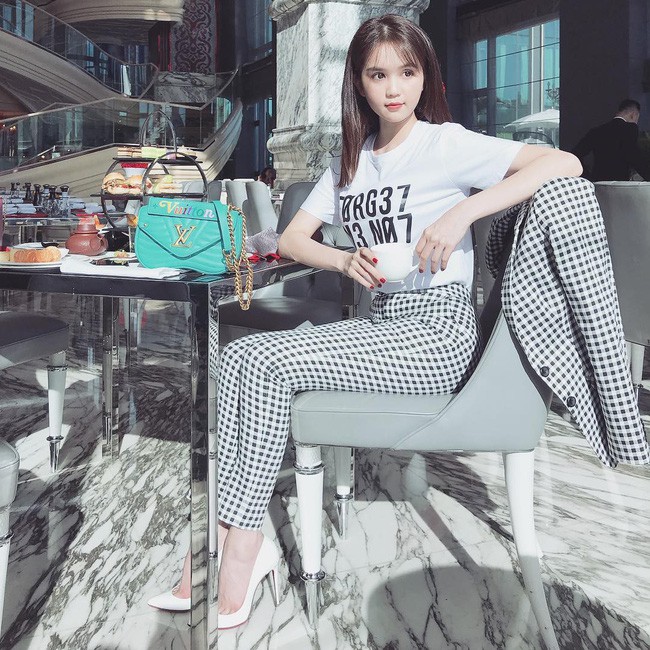 Street style cận Tết của sao Việt: Hà Hồ diện toàn màu chóe, Đàm Thu Trang cực giản dị trong bộ đồ sắc nâu - Ảnh 6.
