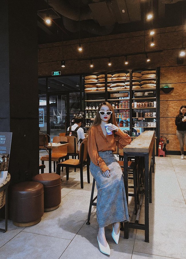 Street style cận Tết của sao Việt: Hà Hồ diện toàn màu chóe, Đàm Thu Trang cực giản dị trong bộ đồ sắc nâu - Ảnh 11.
