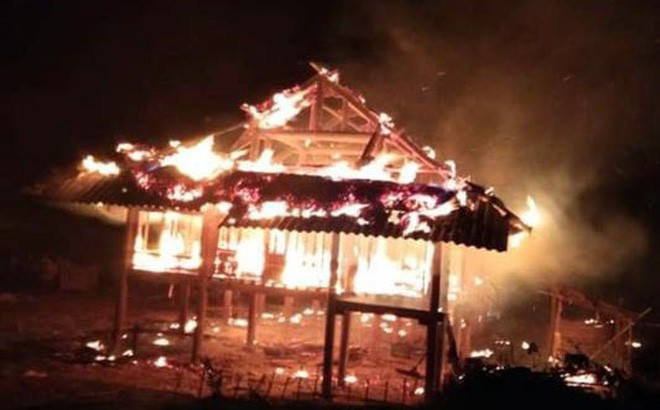 Căn nhà đỏ rực lửa trong đêm giao thừa do đun nồi bánh chưng cháy bén - Ảnh 1.