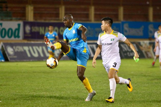 Thăng hoa ở cấp độ đội tuyển, bóng đá Việt Nam vẫn chỉ có 5/14 đội bóng đạt chuẩn chuyên nghiệp của AFC - Ảnh 2.