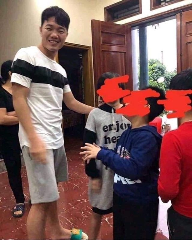 Trang phục Tết của cầu thủ Việt Nam: người cool ngầu, người giản dị - Ảnh 3.