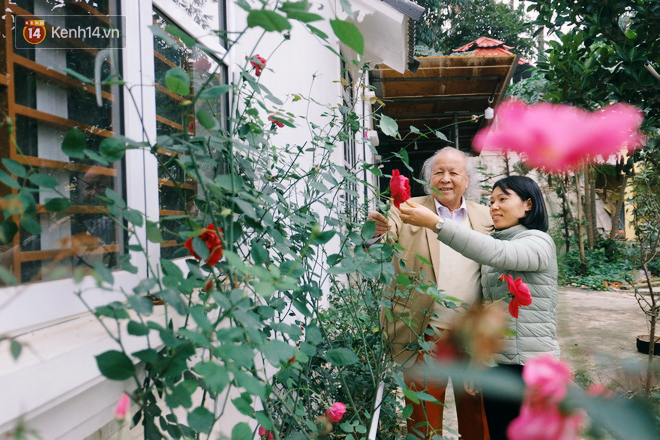Cái Tết thứ 11 đầm ấm của cặp vợ chồng ông cháu lệch nhau hơn 50 tuổi ở Hà Nội: Tôi thích lan và anh ấy trồng cả vườn hoa lan sau nhà - Ảnh 1.