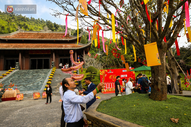 Người dân hào hứng với “Lễ hội Thần tài” cầu may mắn đầu năm mới ở Đà Nẵng - Ảnh 3.