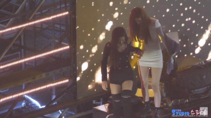 Ấm lòng những khoảnh khắc idol chăm nhau mùi mẫn, ngọt đến sâu răng: Nhóm nhạc Kpop nào tình cảm nhất? - Ảnh 23. Ấm lòng những khoảnh khắc idol chăm nhau mùi mẫn, ngọt đến sâu răng: Nhóm nhạc Kpop nào tình cảm nhất? - Ảnh 23.