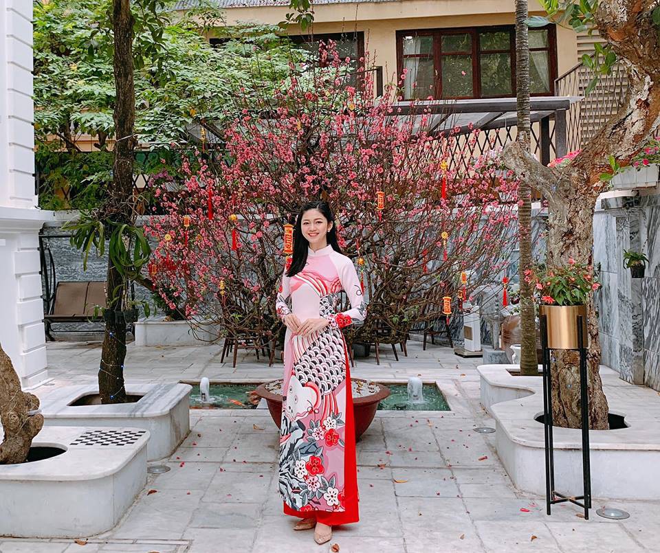 Tết đầu tiên bên gia đình chồng của mỹ nhân Việt: Người chứng minh đúng chuẩn vợ hiền dâu thảo, người xúng xính áo quần cùng chồng đi du xuân - Ảnh 10. Tết đầu tiên bên gia đình chồng của mỹ nhân Việt: Người chứng minh đúng chuẩn vợ hiền dâu thảo, người xúng xính áo quần cùng chồng đi du xuân - Ảnh 10.