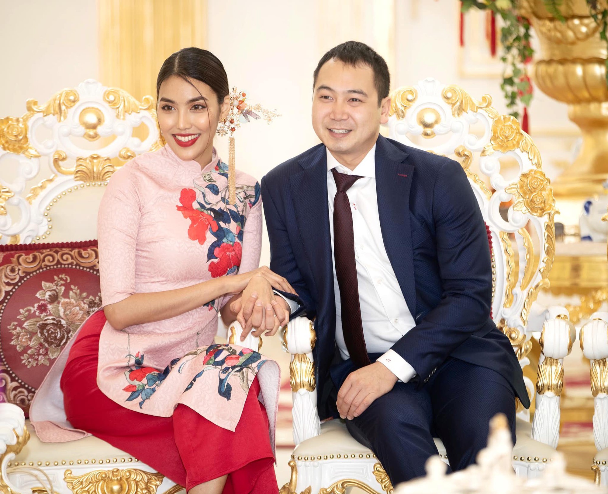 Tết đầu tiên bên gia đình chồng của mỹ nhân Việt: Người chứng minh đúng chuẩn vợ hiền dâu thảo, người xúng xính áo quần cùng chồng đi du xuân - Ảnh 3. Tết đầu tiên bên gia đình chồng của mỹ nhân Việt: Người chứng minh đúng chuẩn vợ hiền dâu thảo, người xúng xính áo quần cùng chồng đi du xuân - Ảnh 3.