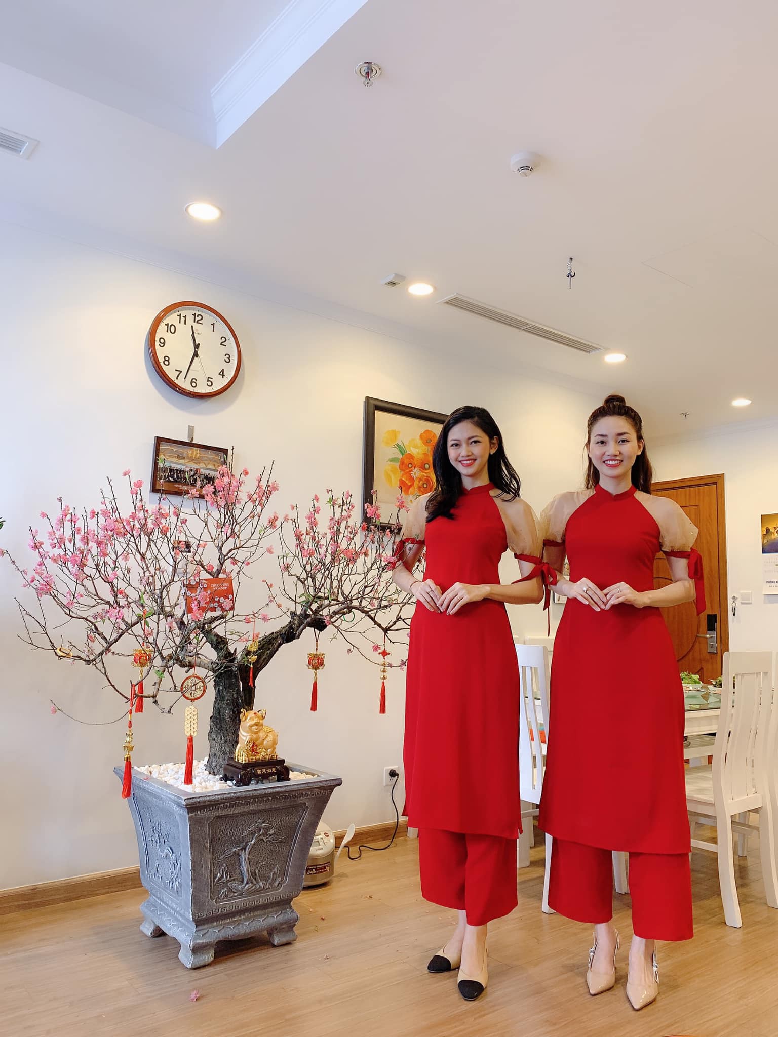 Tết đầu tiên bên gia đình chồng của mỹ nhân Việt: Người chứng minh đúng chuẩn vợ hiền dâu thảo, người xúng xính áo quần cùng chồng đi du xuân - Ảnh 11. Tết đầu tiên bên gia đình chồng của mỹ nhân Việt: Người chứng minh đúng chuẩn vợ hiền dâu thảo, người xúng xính áo quần cùng chồng đi du xuân - Ảnh 11.