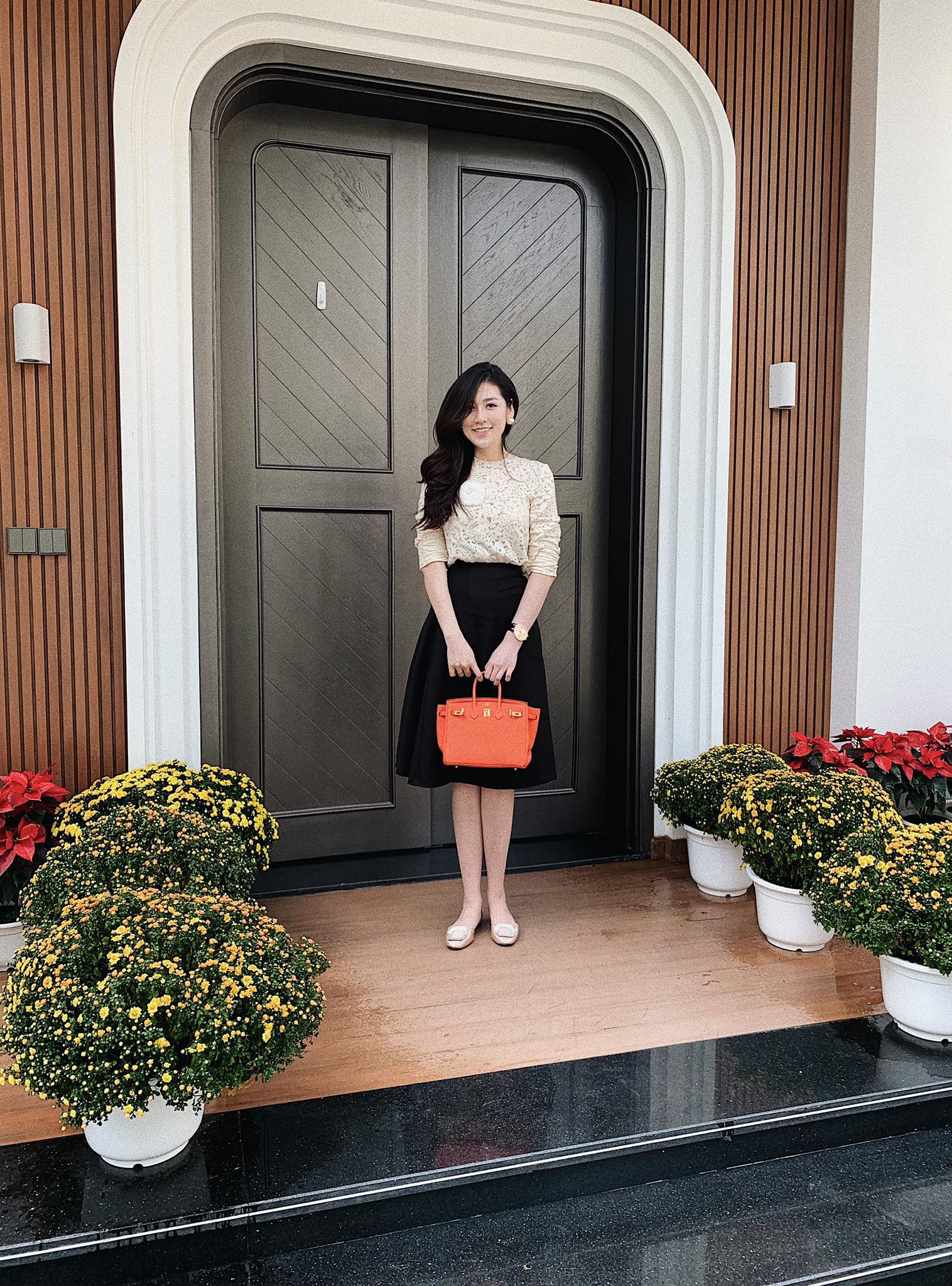 Tết đầu tiên bên gia đình chồng của mỹ nhân Việt: Người chứng minh đúng chuẩn vợ hiền dâu thảo, người xúng xính áo quần cùng chồng đi du xuân - Ảnh 7. Tết đầu tiên bên gia đình chồng của mỹ nhân Việt: Người chứng minh đúng chuẩn vợ hiền dâu thảo, người xúng xính áo quần cùng chồng đi du xuân - Ảnh 7.